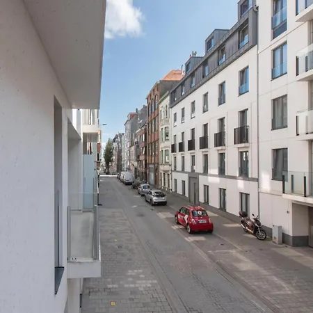 By The In With Terrace Ostenda