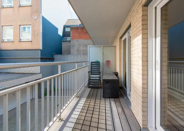 By The In With Terrace Apartment *