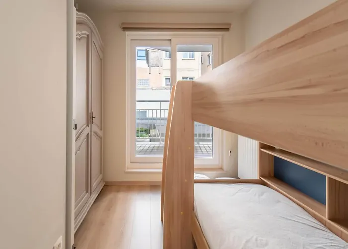 By The In With Terrace Apartment