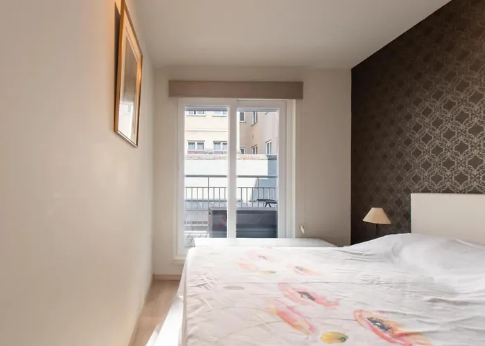 By The In With Terrace Daire