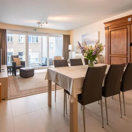 By The In With Terrace Ostende