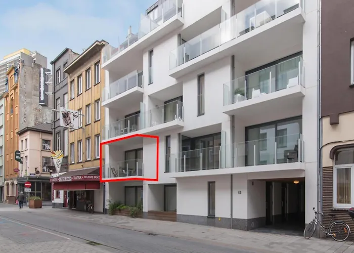 By The In With Terrace Apartamento